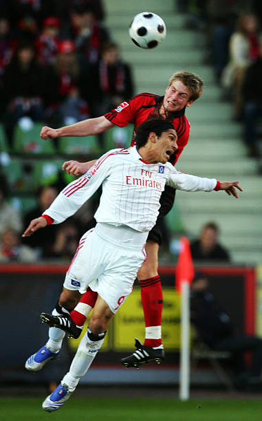 与此对应 与此对应